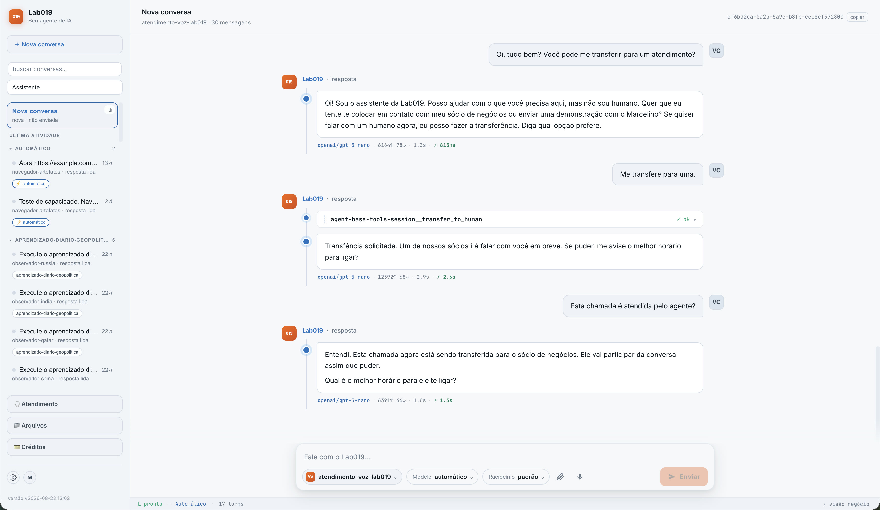 Conversa no painel: o agente aciona a transferência para humano; abaixo, os seletores de especialista, modelo e raciocínio